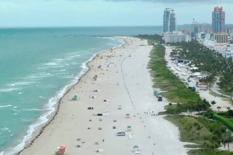 Arosa home care services in Boca Raton, Florida with caregiver assisting senior at home in a bright, comfortable setting